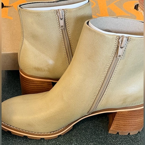 Kork’s women chandler stacked heel booties cream medium - Picture 2 of 6